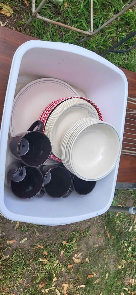 Photo of free Misc dishes and mugs (7 Harrington Terr Cambridge) #1