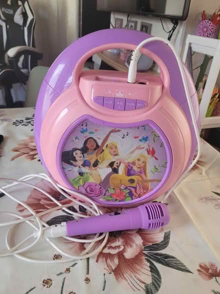 Photo of free kids' speaker (12 oaks caravan 34 ox13 5lj) #1