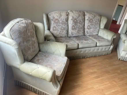 Photo of free Suite - 3 Piece - Vintage (Castleknock) #2