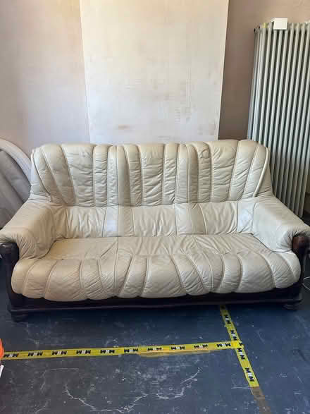Photo of free Leather sofa (Eastleigh SO50) #1