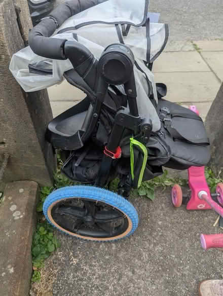 Photo of free hauck running pram (Marsh LA1) #3