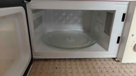 Photo of free Daewoo 600W Compact Microwave Oven (Stanway CO3) #2