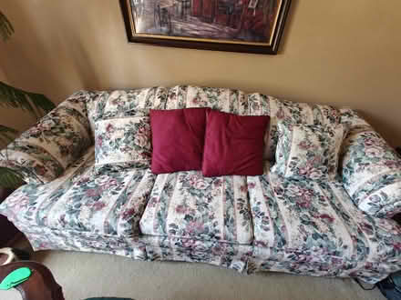 Photo of free Floral Couch (Near 92nd and Sheridan) #1