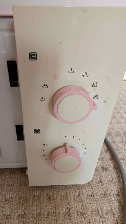 Photo of free Daewoo 600W Compact Microwave Oven (Stanway CO3) #3