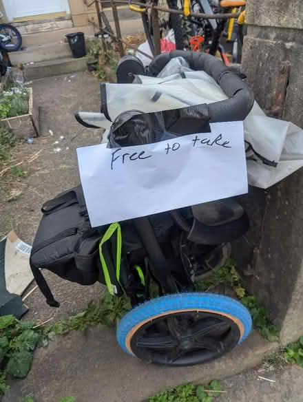 Photo of free hauck running pram (Marsh LA1) #2