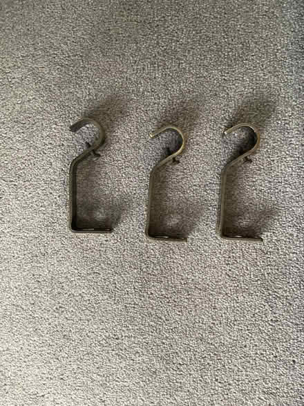 Photo of free Extendable curtain rod with hanging brackets (Gyle EH12) #2