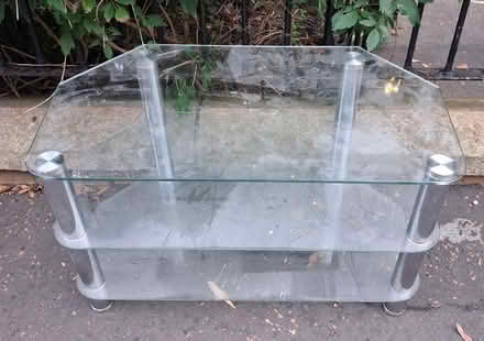 Photo of free TV stand (Bellevue EH7) #1