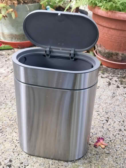 Photo of free Small metal bin (Fulwood PR2) #2