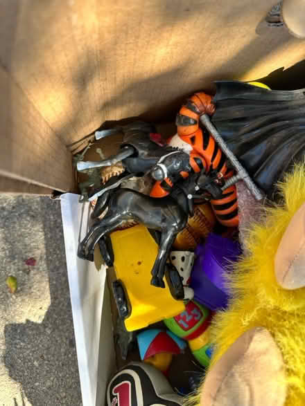 Photo of free box of toys💙 (Sun valley) #3