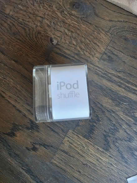 Photo of free iPod shuffle box only (Wanstead IG1) #1