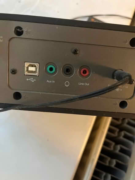 Photo of free Robert’s radio with aux and old old iPhone dock (Bloomfield BA2) #3