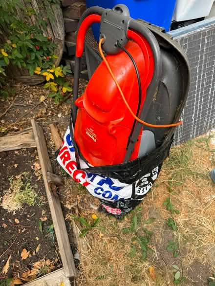 Photo of free Lawn mower (Canada Water SE16) #3