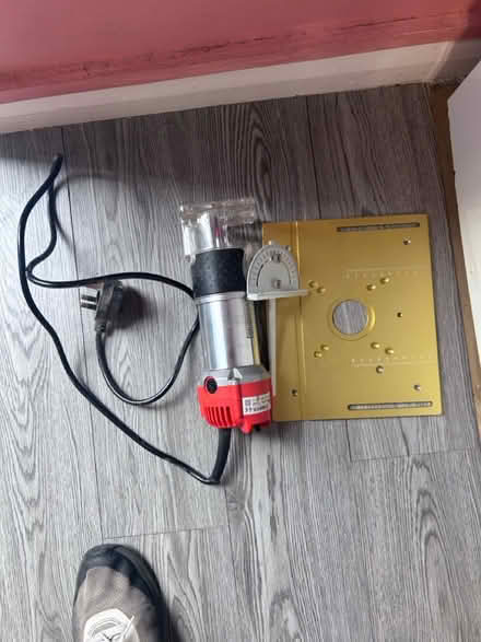 Photo of free Mini router and mounting plate (SE9) #1