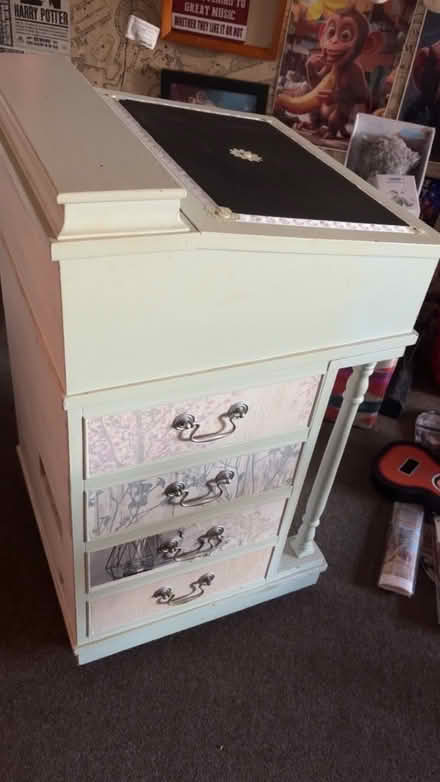 Photo of free Desk (Etruria ST5) #1