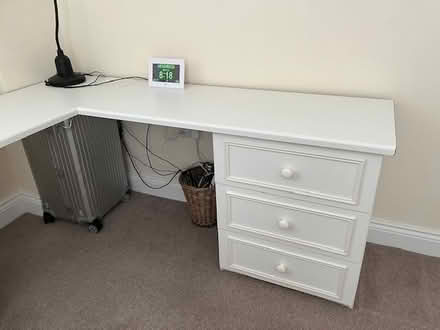 Photo of free L-shaped desk (Tring HP23) #3
