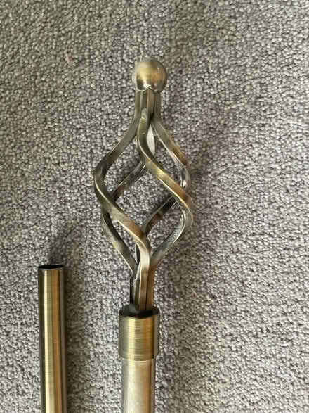 Photo of free Extendable curtain rod with hanging brackets (Gyle EH12) #3