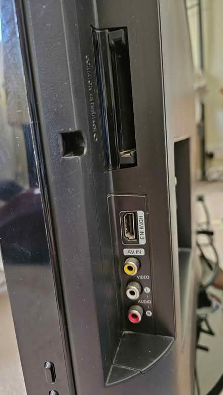 Photo of free Old LED 32" Samsung TV (not smart) (Epsom KT17) #4
