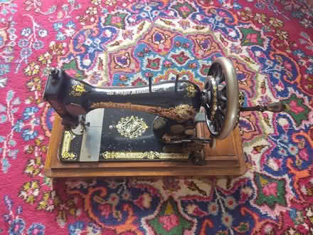 Photo of free Old fashioned singer sewing machine (Friern Barnet N12) #1