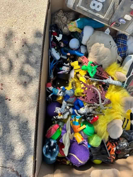 Photo of free box of toys💙 (Sun valley) #1