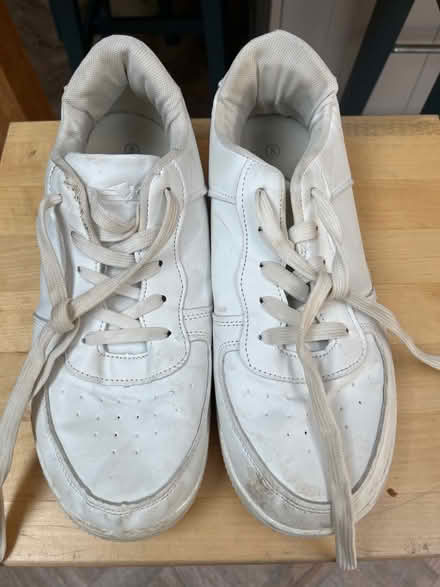 Photo of free White trainers - size 8 (Wainscott ME3) #1