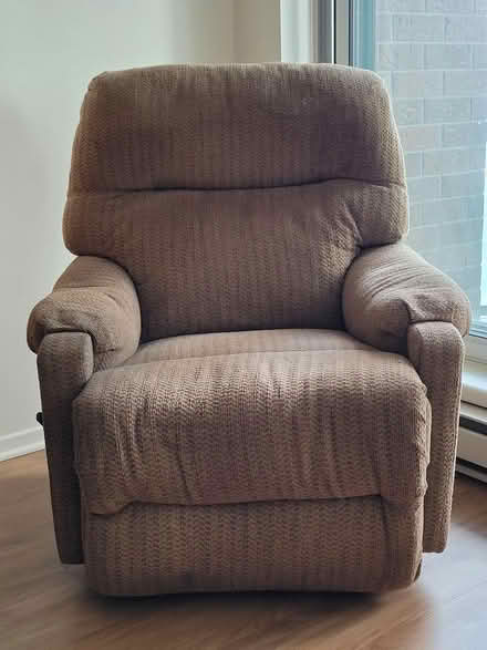 Photo of free Recliner (Lisgar and O'Connor) #2