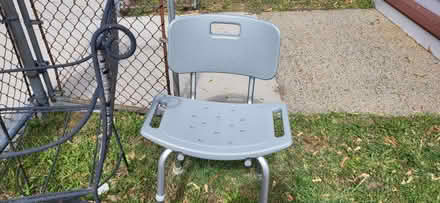 Photo of free Bath seat (7 Harrington Terr Cambridge) #1