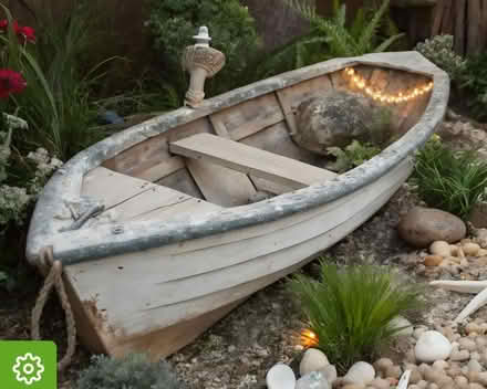 Photo of Useless small boat (Bare LA4) #1