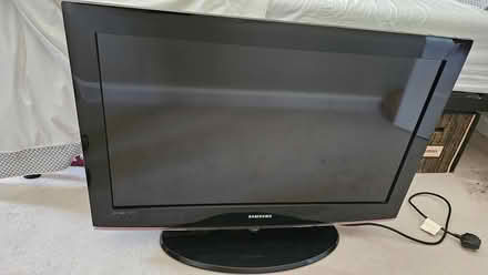 Photo of free Old LED 32" Samsung TV (not smart) (Epsom KT17) #1