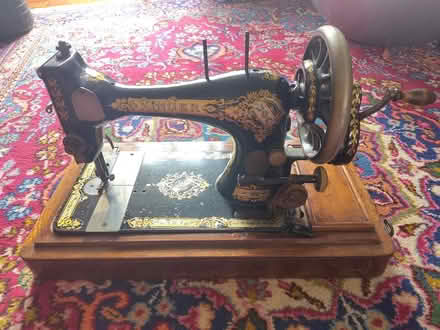 Photo of free Old fashioned singer sewing machine (Friern Barnet N12) #2