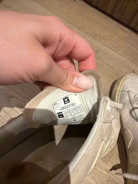 Photo of free Veja women’s sneakers size 8 (N7 - Barnsbury) #4