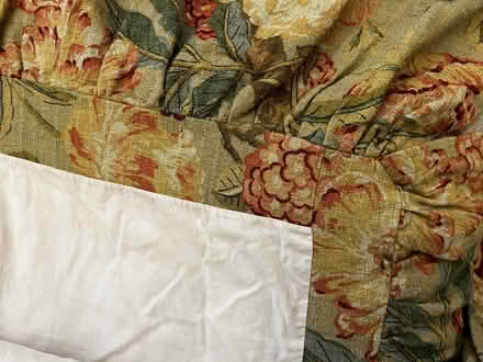 Photo of free King size bed skirt, 2 matching pillow shams and cushion (West End EH3) #1