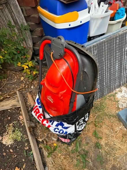 Photo of free Lawn mower (Canada Water SE16) #1