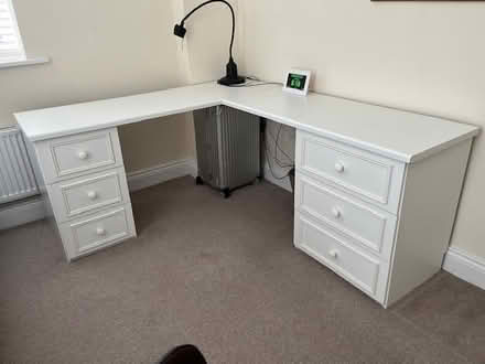Photo of free L-shaped desk (Tring HP23) #1
