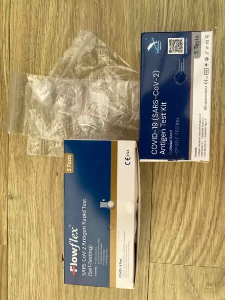 Photo of little sealable, CLEAR BAGS in old Covid testing kits (Abbotswood GL3) #1
