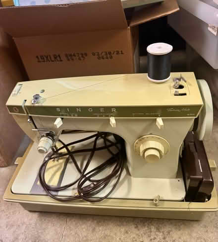 Photo of free Singer Sewing Machine, circa 1973 (Gilmore St & Mountain View Ave) #1