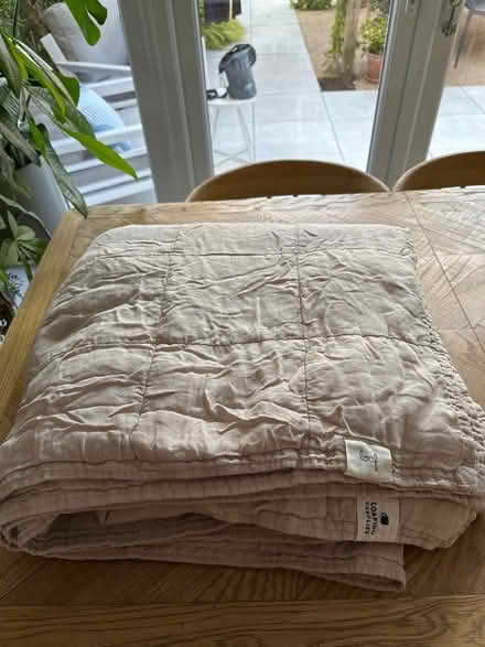 Photo of free Loaf Lazy Linen quilt (Woodford SK7) #1