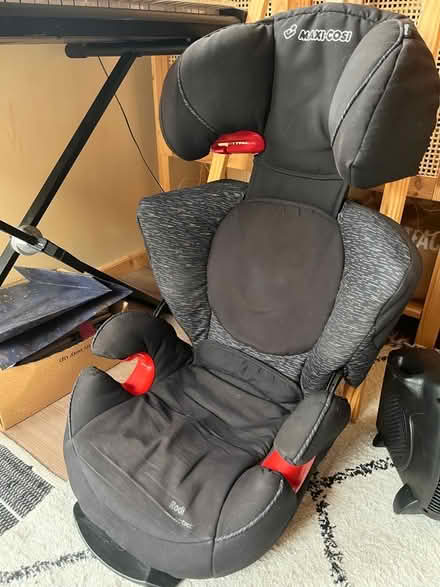 Photo of free Maxi-cosi car seat (Whitnash CV31) #1