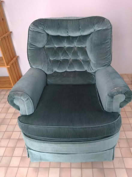 Photo of free Armchair (Moreton Hall IP32) #1