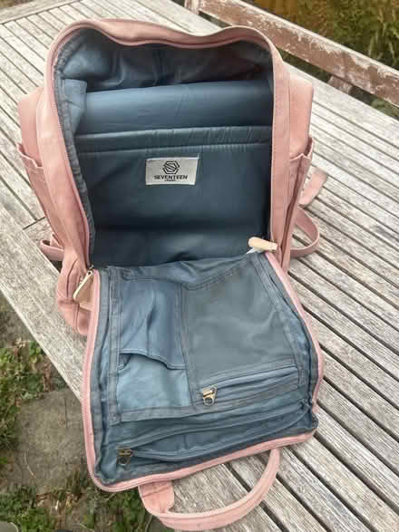 Photo of free Pink rucksack with laptop pocket (Petts Wood BR5) #4