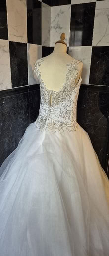 Photo of free Wedding dress (Hollinswood TF3) #2