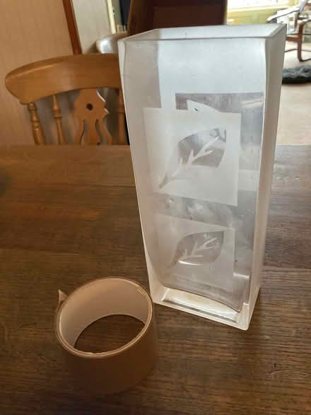 Photo of free Glass vase with frosted leaf pattern (Kendal LA9) #1
