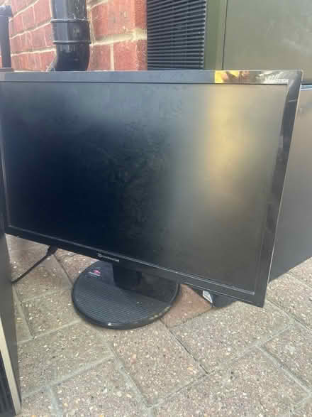 Photo of free Monitor plus cpu (Langley SL3) #1
