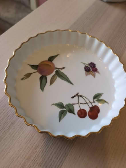 Photo of free Royal Worcester pie tin (Aston OX18 2) #1