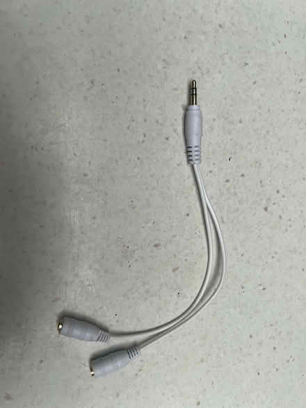Photo of free 3.5mm stereo audio Y-splitter cable (Hulme M16) #1