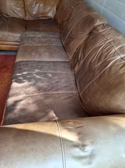 Photo of free Leather sofa (Ox29 4jy) #4