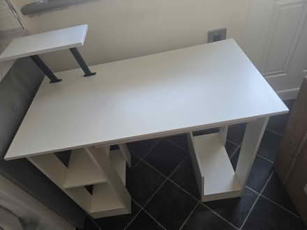 Photo of free White PC desk with keyboard tray (New Elgin IV30) #1