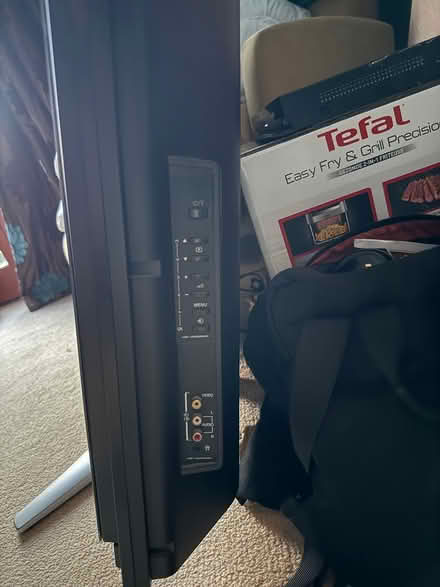 Photo of free Toshiba 37inch tv and stand. Works (bognor regis PO22) #2