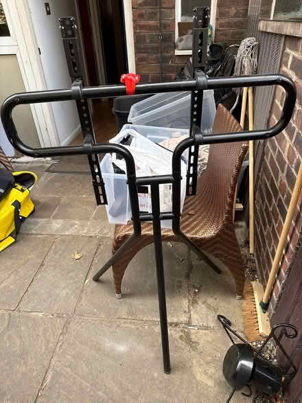 Photo of free Tv stand 40-80 inch with screws (Near Saint Luke’s EC1V) #1