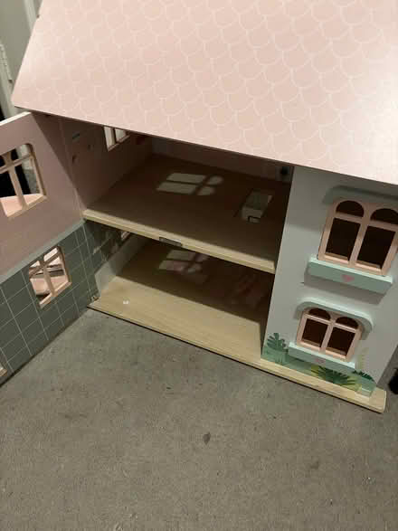 Photo of free Mixed household, women’s & children’s items (Kingston KT2) #3
