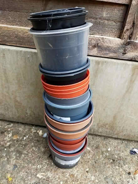 Photo of free Plastic pots for plants (Bennetts End HP3) #1